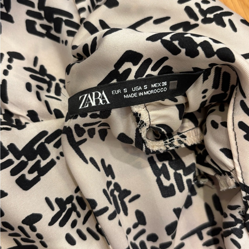 Zara Women’s Chic Black and White Patterned Blouse Size S - Picture 3 of 3